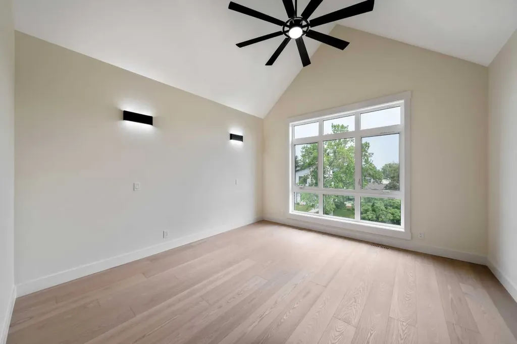 2431 23 Street NW Calgary AB T2M 3y3