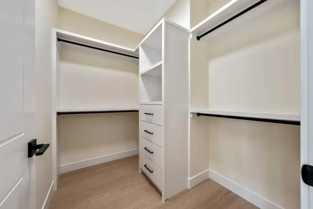 2431 23 Street NW Calgary AB T2M 3y3