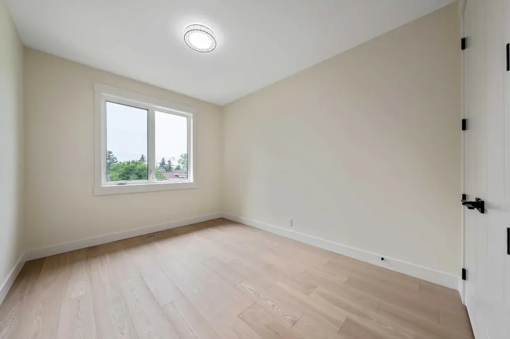 2431 23 Street NW Calgary AB T2M 3y3