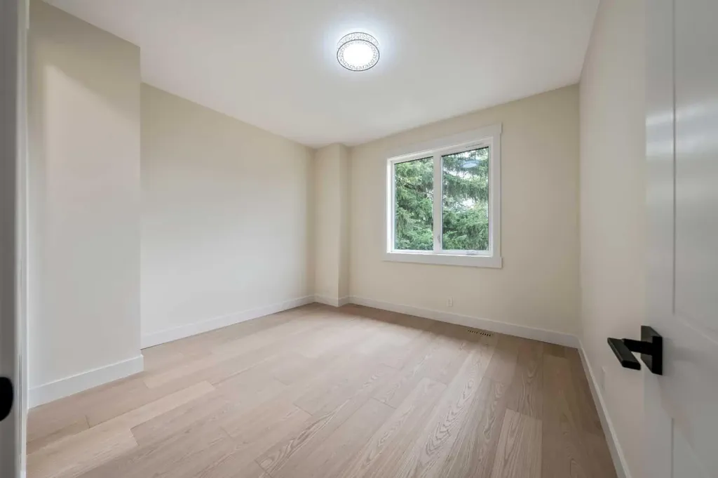 2431 23 Street NW Calgary AB T2M 3y3