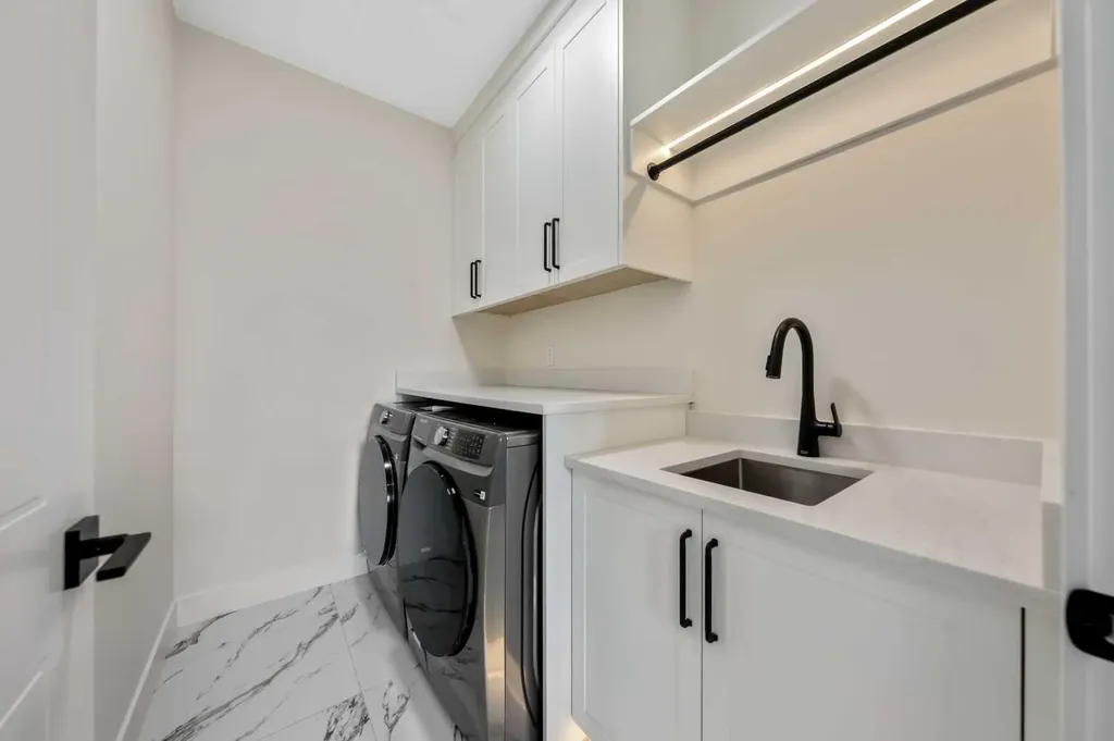 2431 23 Street NW Calgary AB T2M 3y3