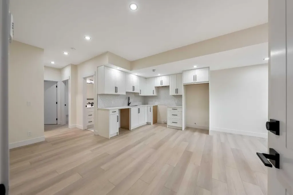 2431 23 Street NW Calgary AB T2M 3y3