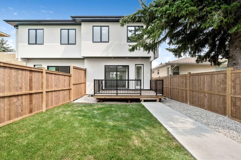 2431 23 Street NW Calgary AB T2M 3y3