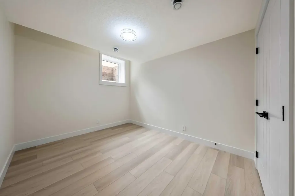 2431 23 Street NW Calgary AB T2M 3y3