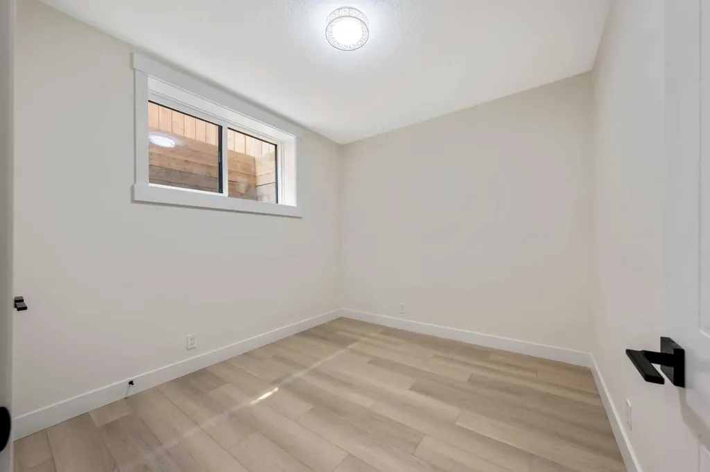 2431 23 Street NW Calgary AB T2M 3y3