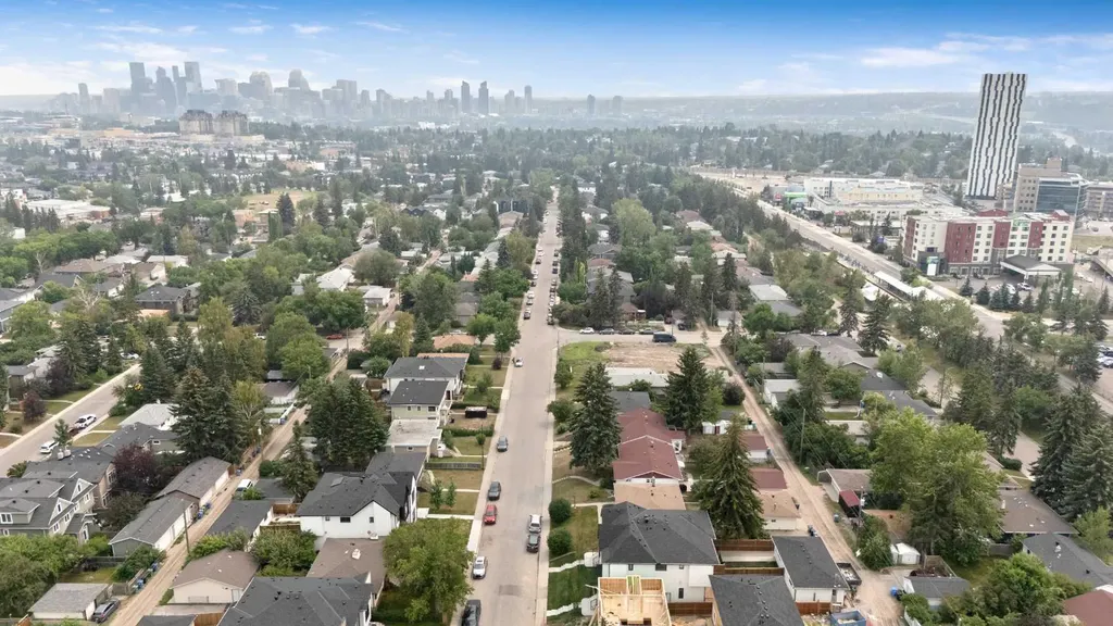 2431 23 Street NW Calgary AB T2M 3y3