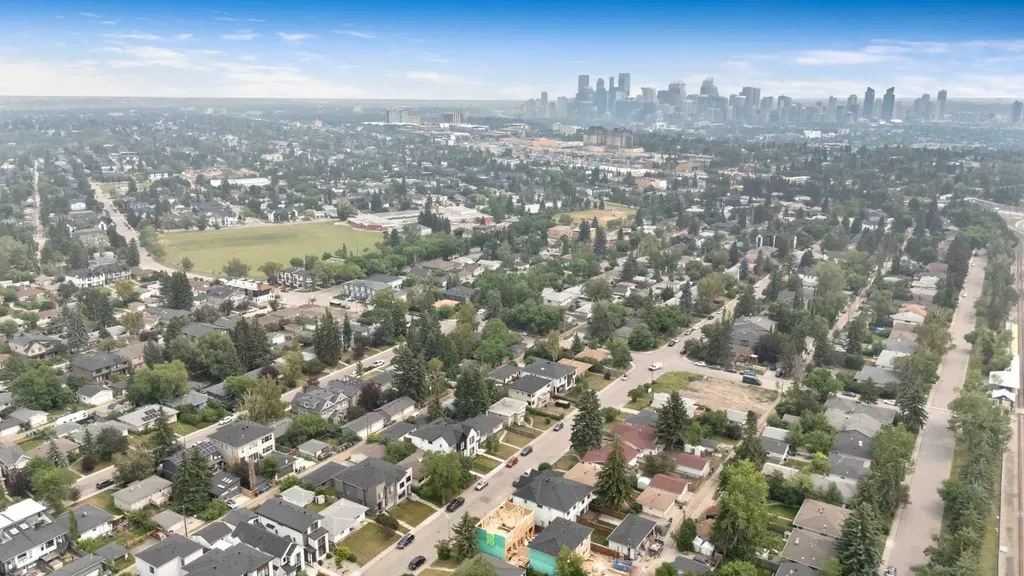 2431 23 Street NW Calgary AB T2M 3y3