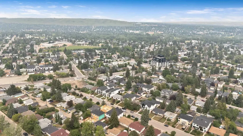 2431 23 Street NW Calgary AB T2M 3y3