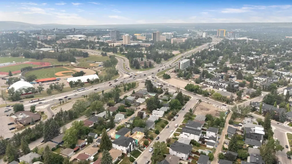 2431 23 Street NW Calgary AB T2M 3y3