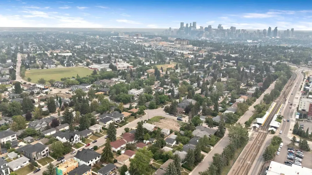 2431 23 Street NW Calgary AB T2M 3y3
