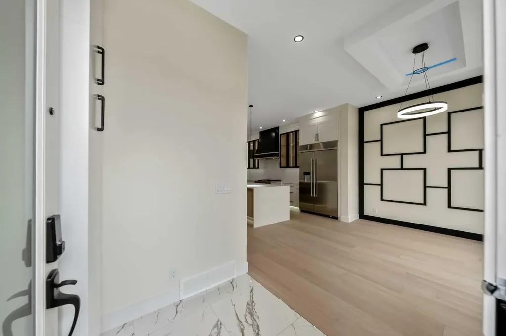 2431 23 Street NW Calgary AB T2M 3y3