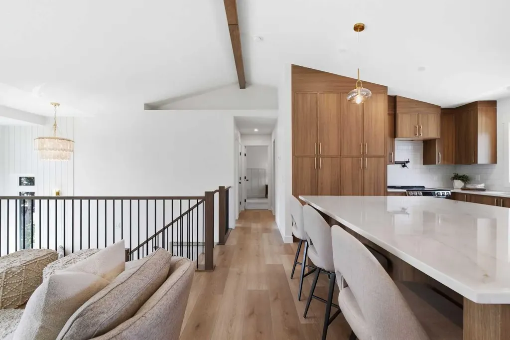 31 Midvalley Road SE Calgary AB T2X 1K5