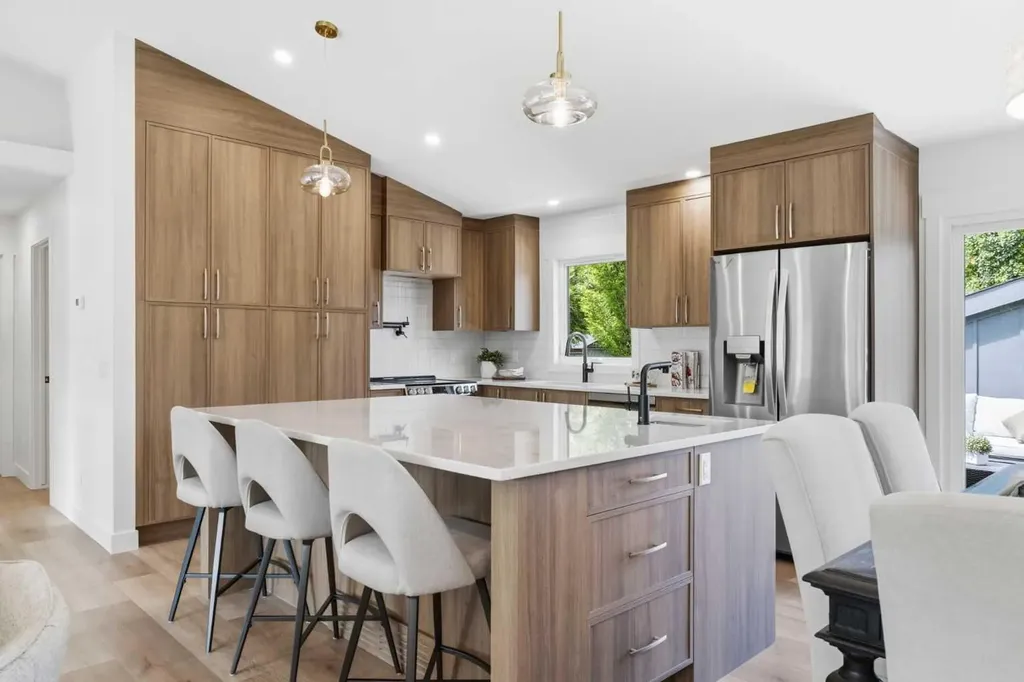 31 Midvalley Road SE Calgary AB T2X 1K5