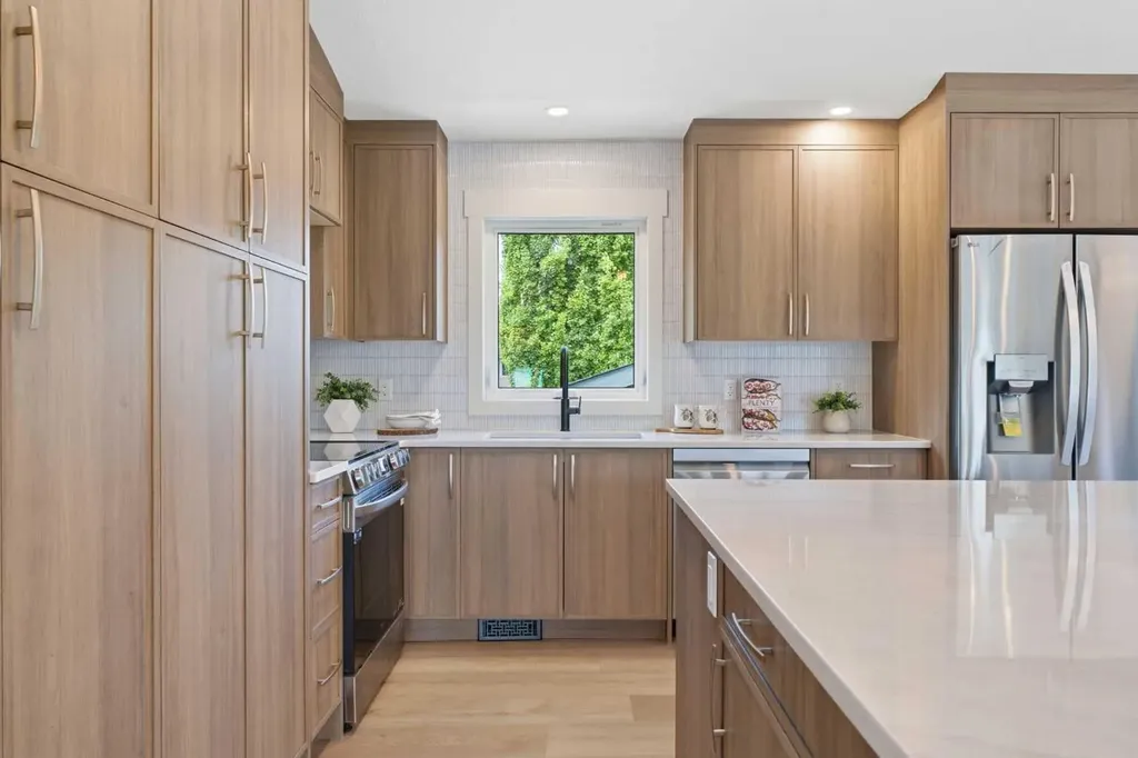 31 Midvalley Road SE Calgary AB T2X 1K5