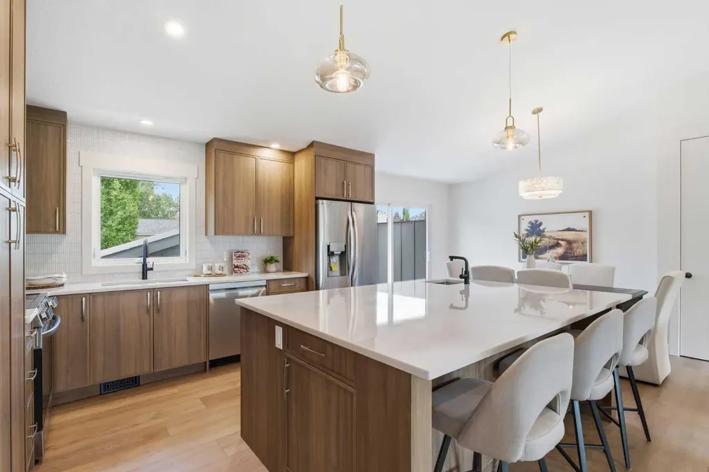 31 Midvalley Road SE Calgary AB T2X 1K5