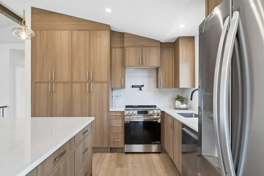 31 Midvalley Road SE Calgary AB T2X 1K5
