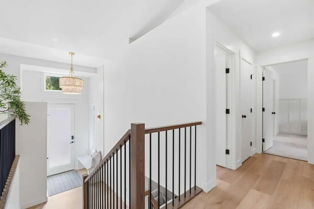 31 Midvalley Road SE Calgary AB T2X 1K5