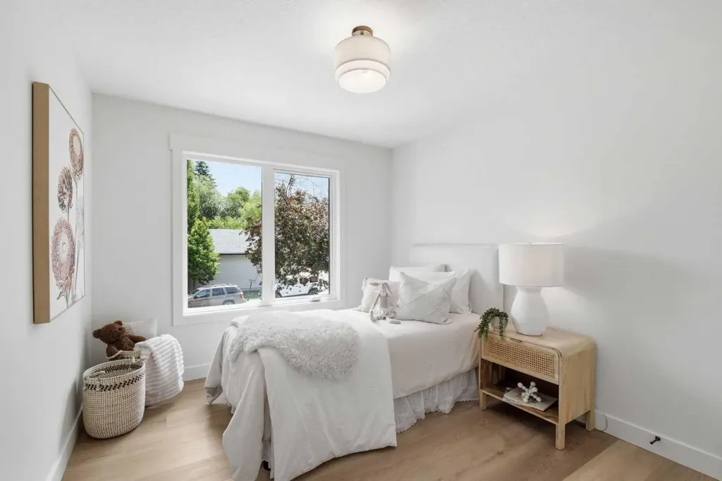31 Midvalley Road SE Calgary AB T2X 1K5