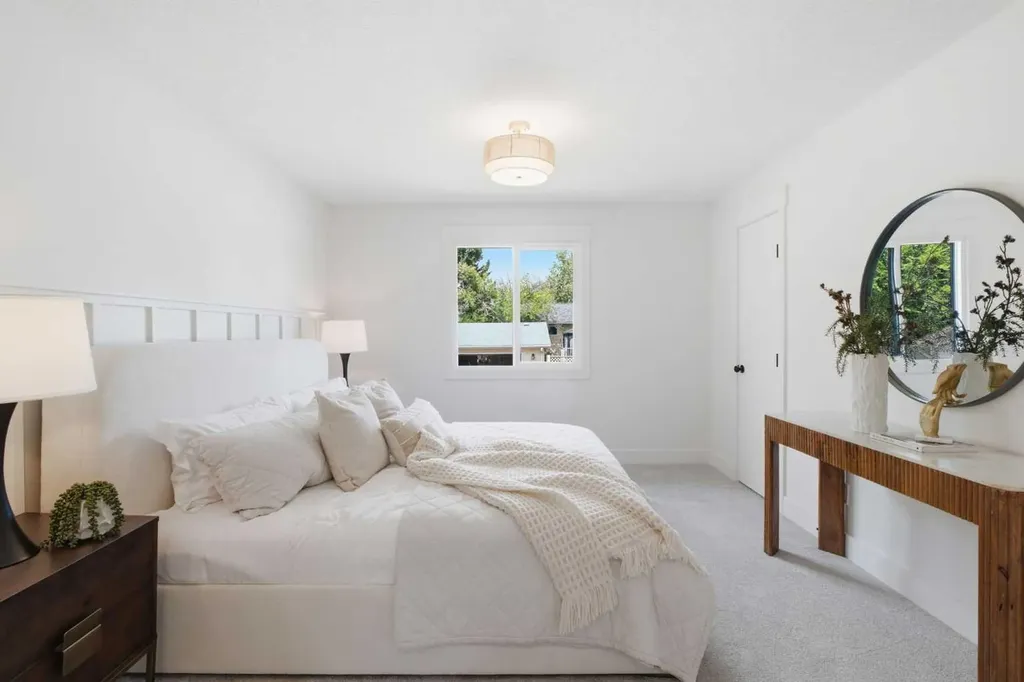 31 Midvalley Road SE Calgary AB T2X 1K5
