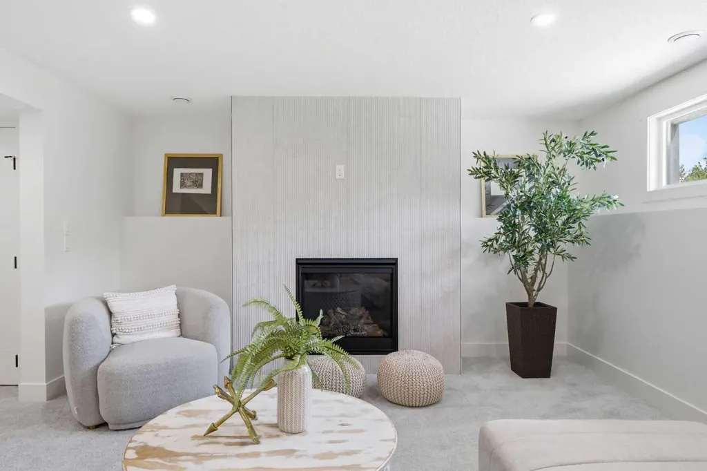 31 Midvalley Road SE Calgary AB T2X 1K5