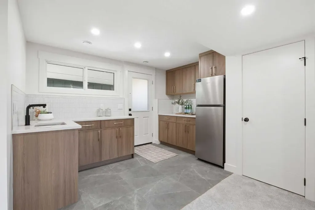 31 Midvalley Road SE Calgary AB T2X 1K5