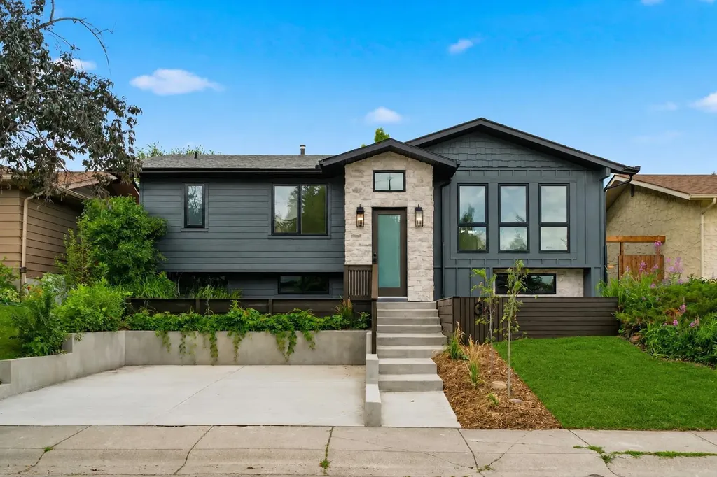 31 Midvalley Road SE Calgary AB T2X 1K5