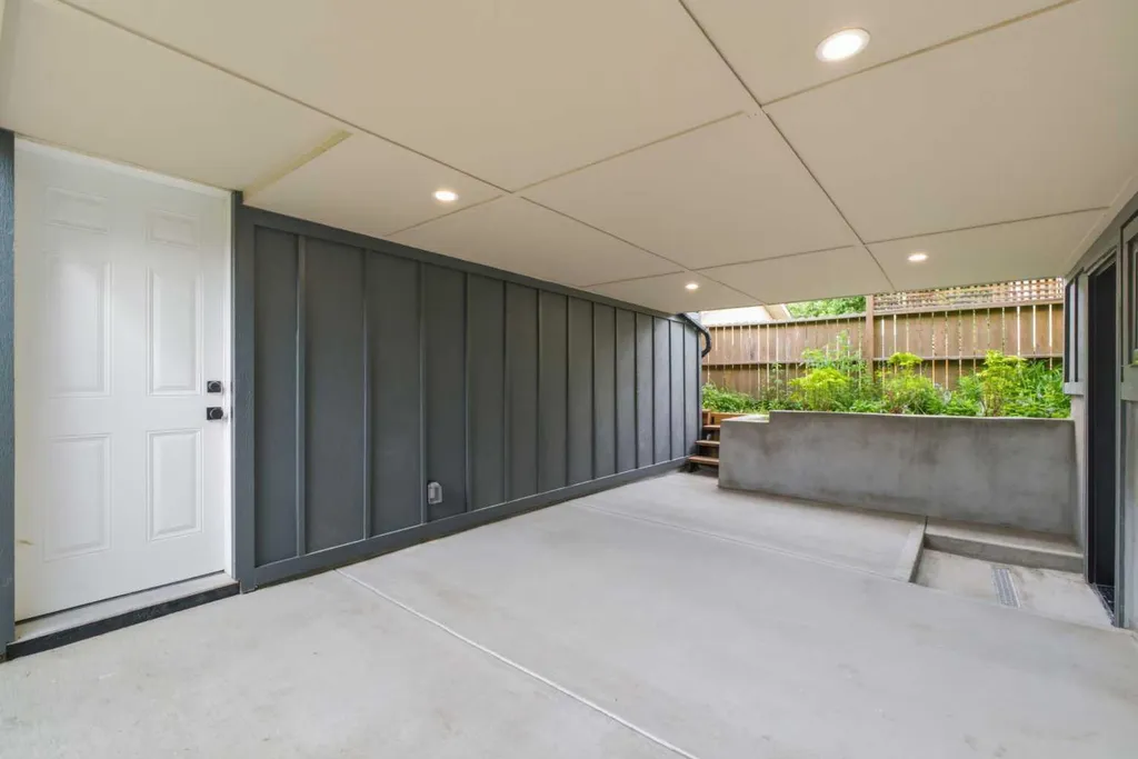 31 Midvalley Road SE Calgary AB T2X 1K5