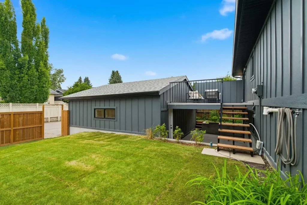31 Midvalley Road SE Calgary AB T2X 1K5