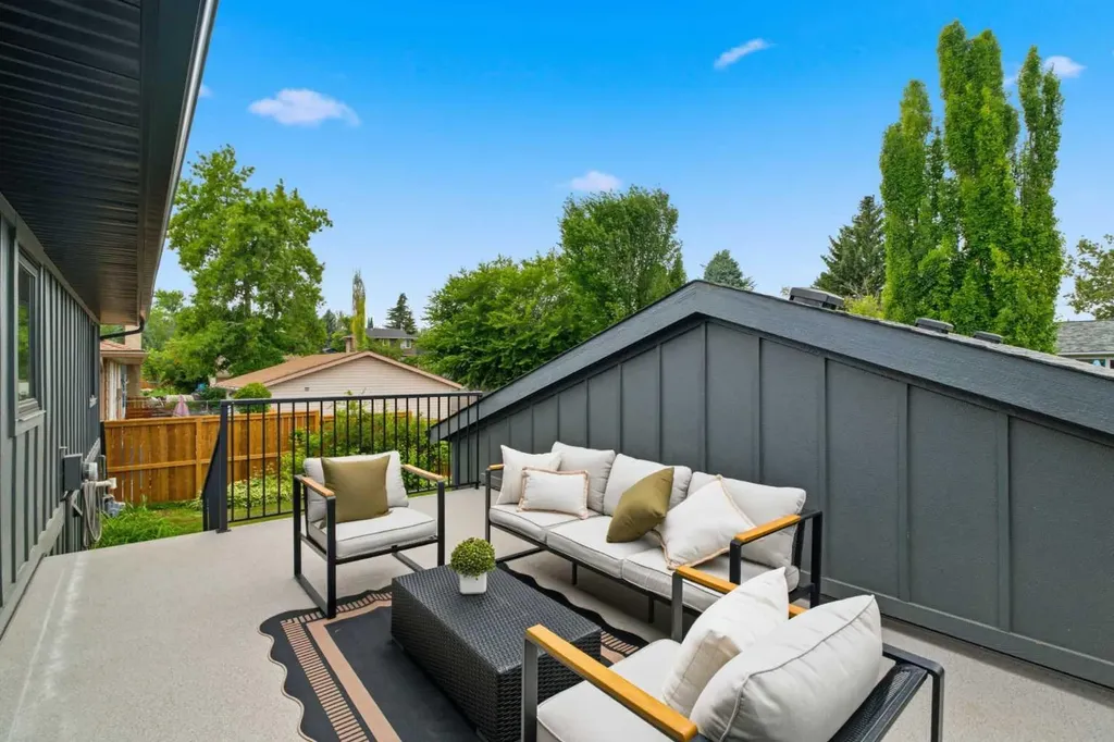 31 Midvalley Road SE Calgary AB T2X 1K5