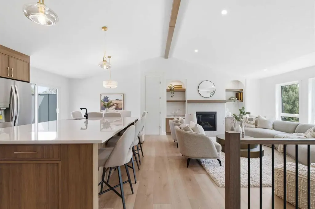 31 Midvalley Road SE Calgary AB T2X 1K5