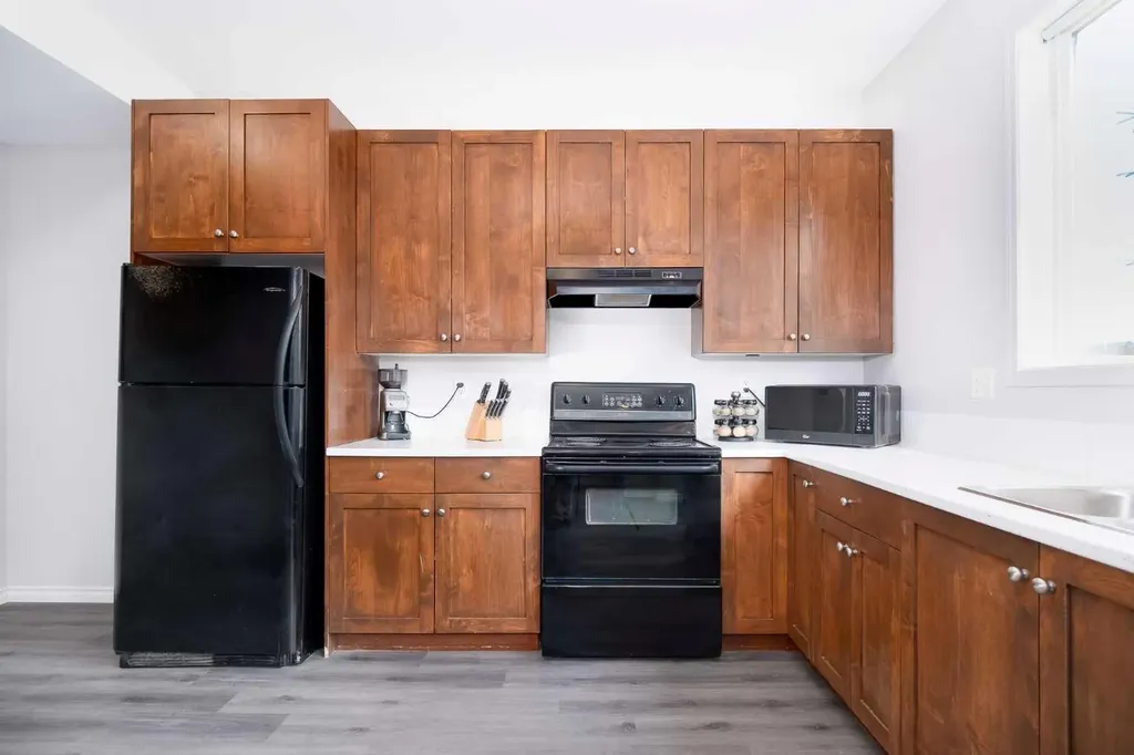 4406 46 Avenue Sylvan Lake AB T4S 1W7
