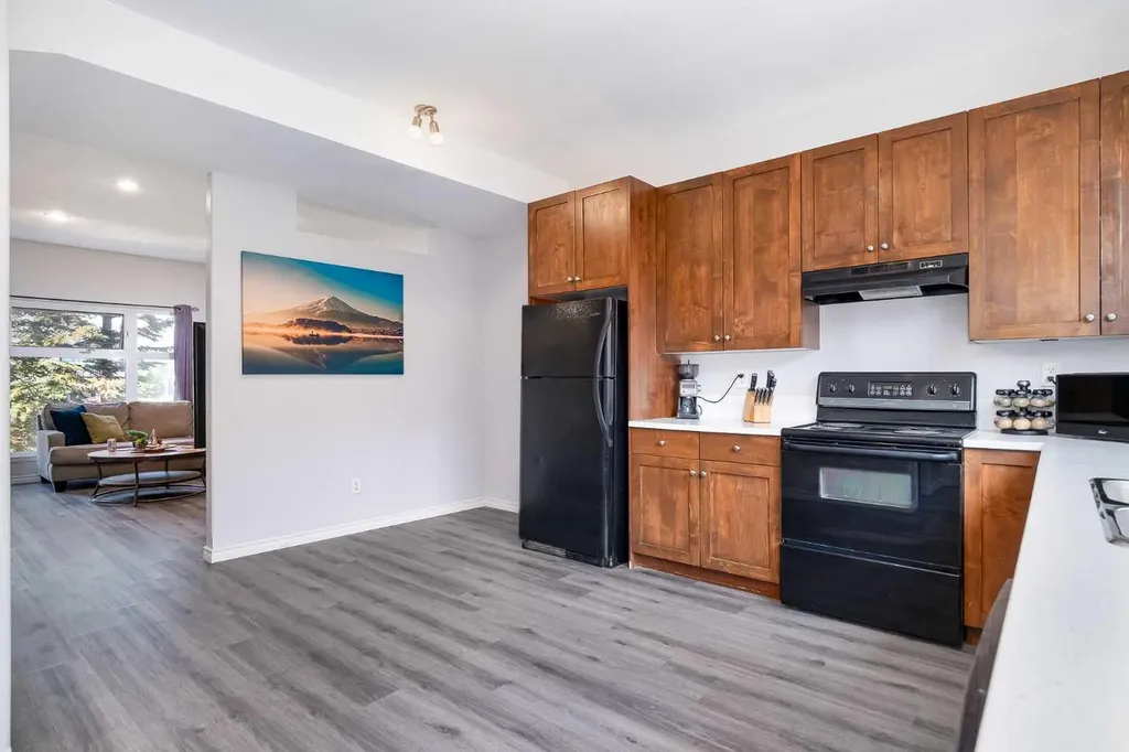 4406 46 Avenue Sylvan Lake AB T4S 1W7