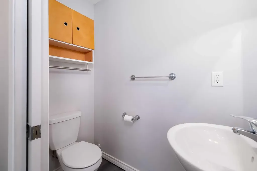 4406 46 Avenue Sylvan Lake AB T4S 1W7
