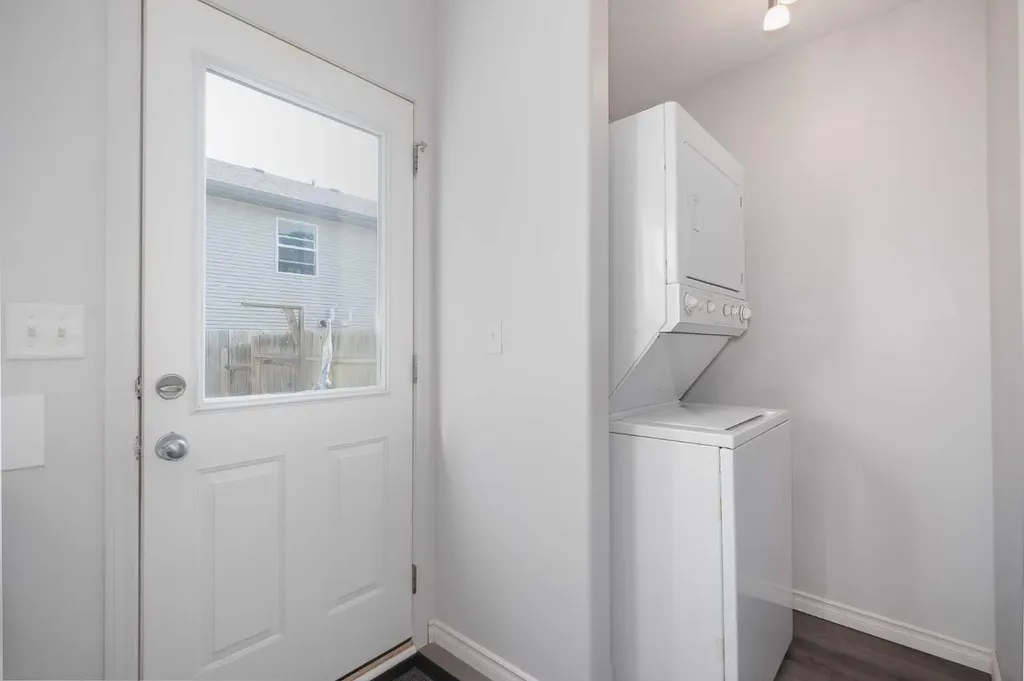 4406 46 Avenue Sylvan Lake AB T4S 1W7