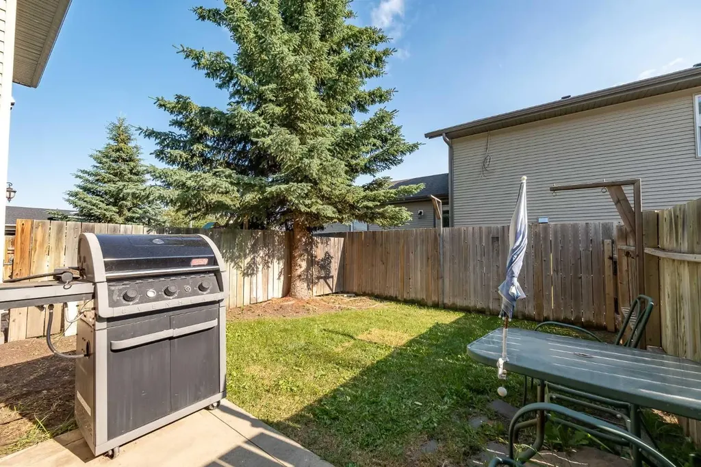 4406 46 Avenue Sylvan Lake AB T4S 1W7