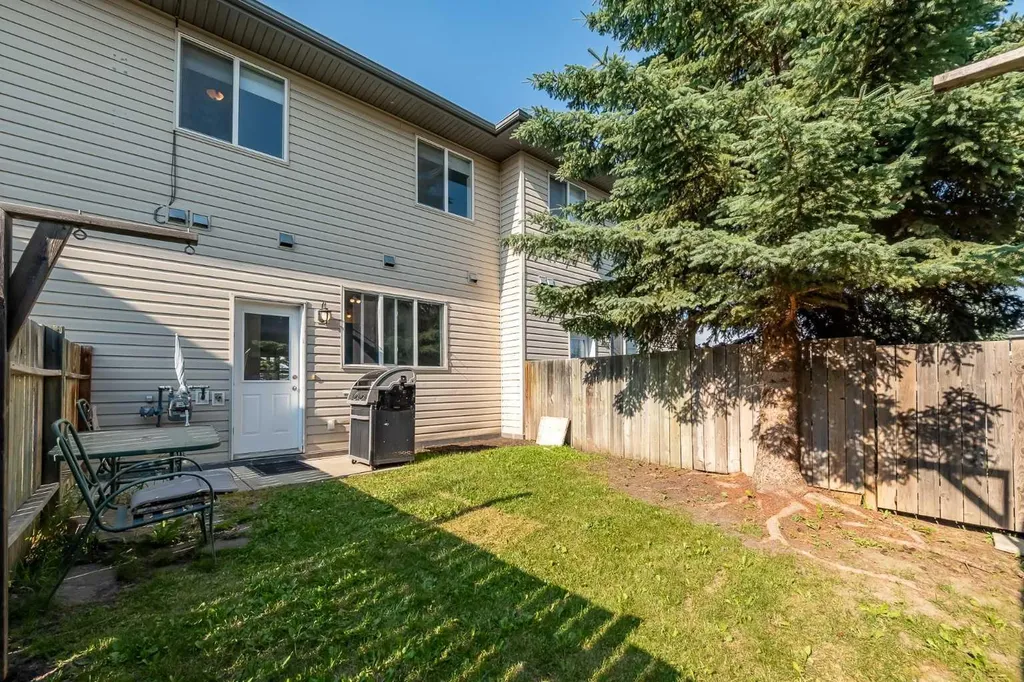 4406 46 Avenue Sylvan Lake AB T4S 1W7