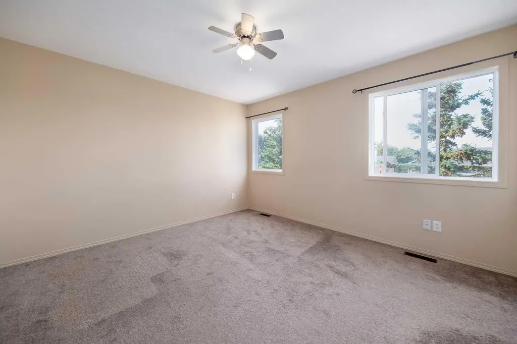 4406 46 Avenue Sylvan Lake AB T4S 1W7