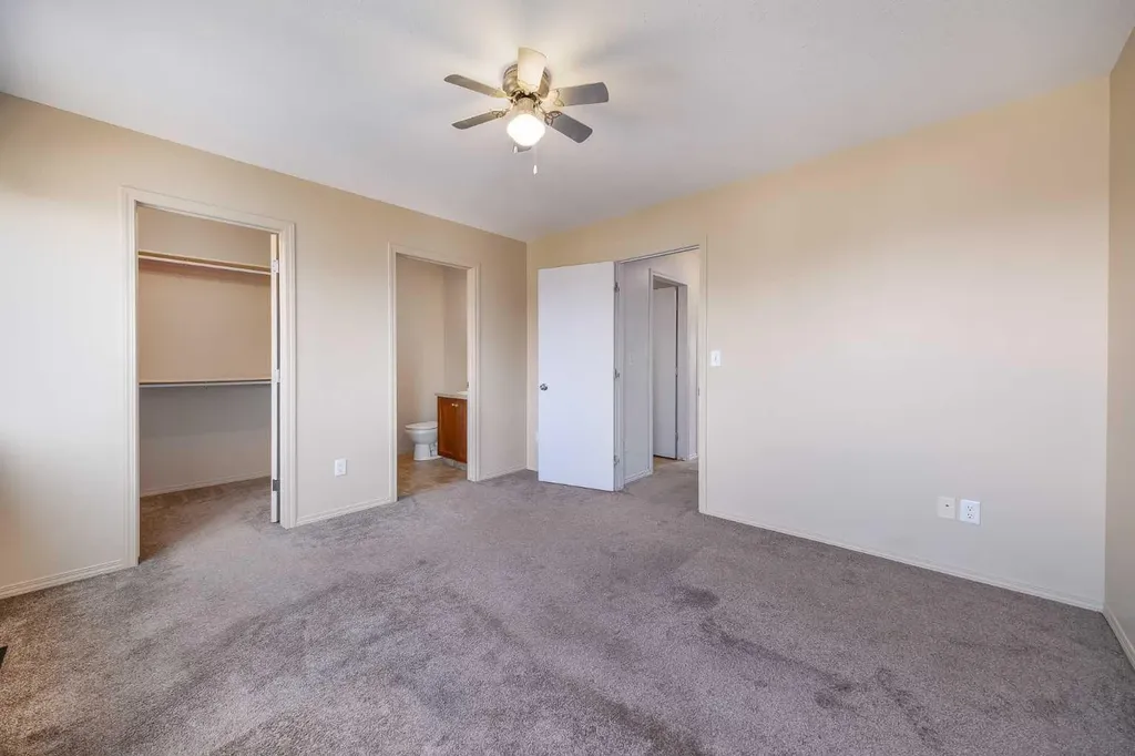 4406 46 Avenue Sylvan Lake AB T4S 1W7