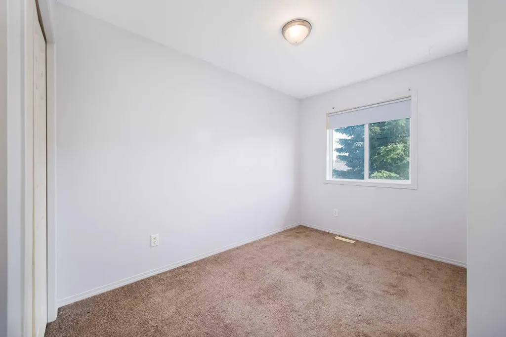 4406 46 Avenue Sylvan Lake AB T4S 1W7