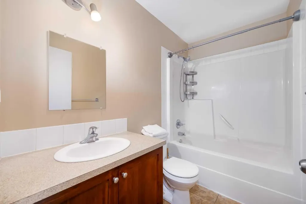 4406 46 Avenue Sylvan Lake AB T4S 1W7
