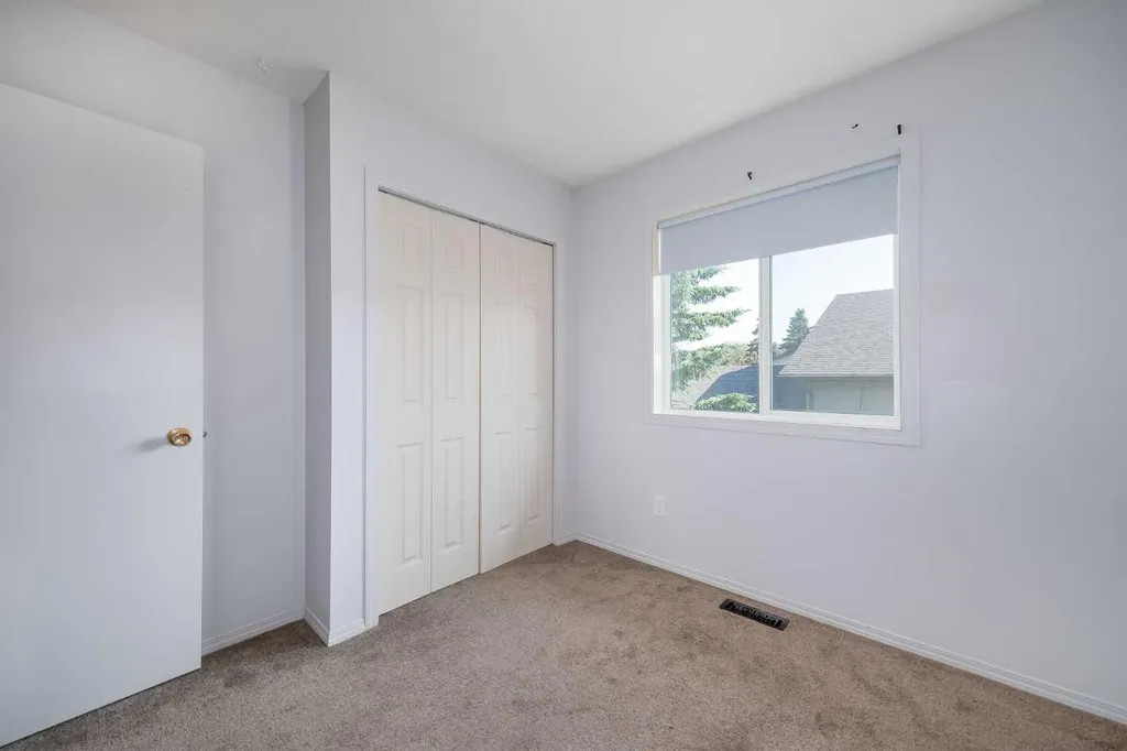 4406 46 Avenue Sylvan Lake AB T4S 1W7