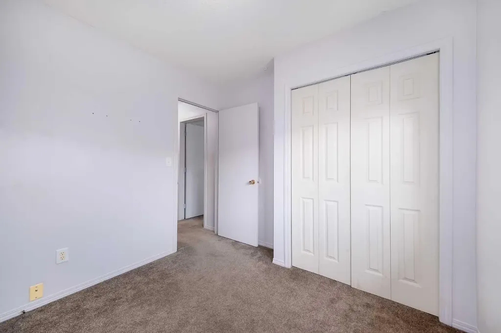 4406 46 Avenue Sylvan Lake AB T4S 1W7