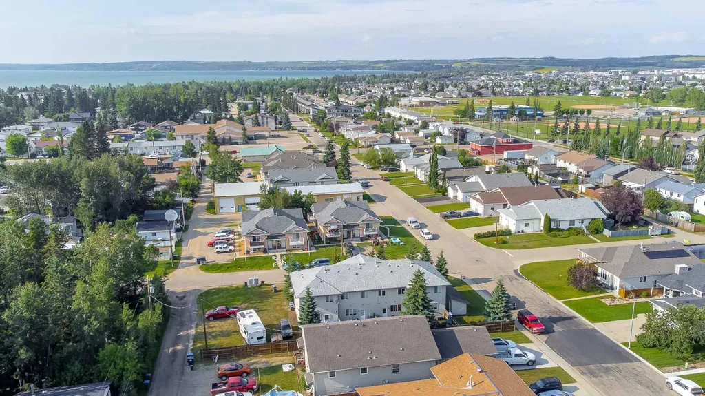 4406 46 Avenue Sylvan Lake AB T4S 1W7