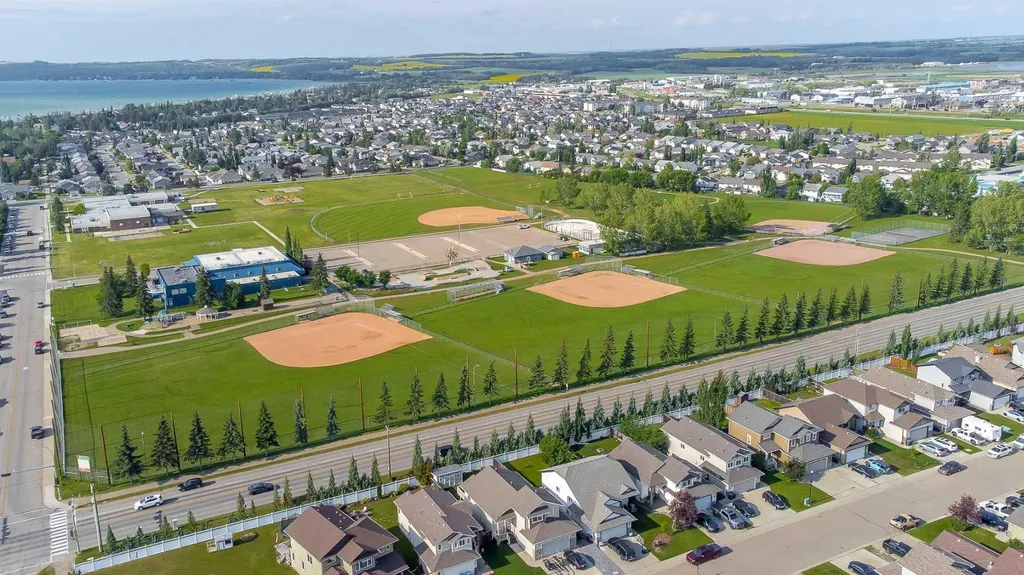 4406 46 Avenue Sylvan Lake AB T4S 1W7