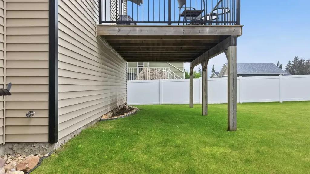 3908 49 Avenue Ponoka AB T4J 0B6