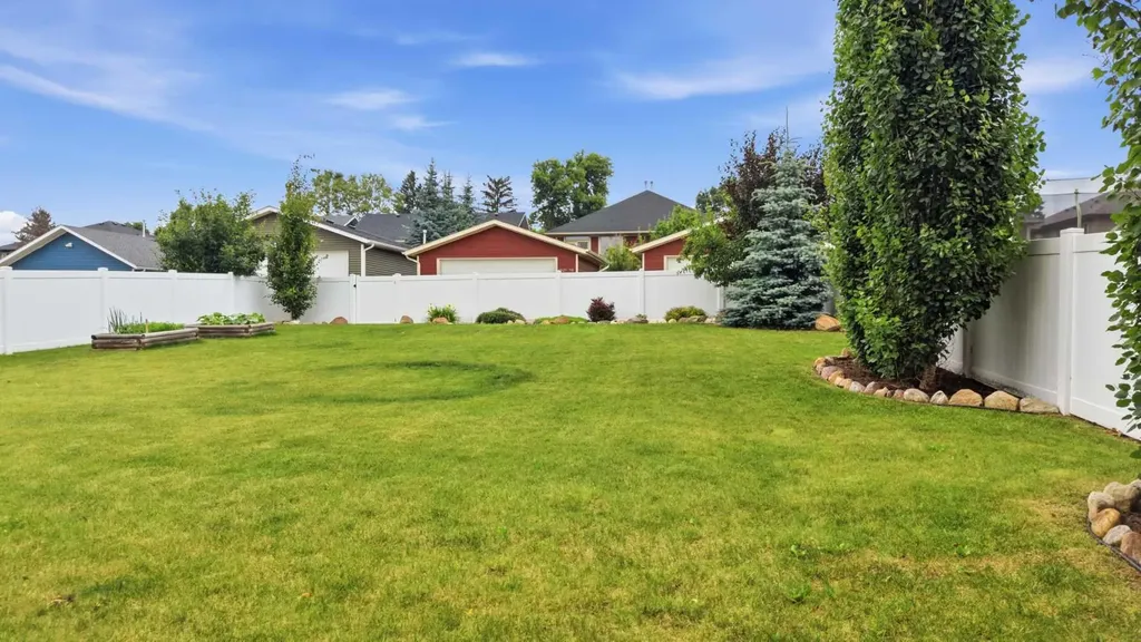 3908 49 Avenue Ponoka AB T4J 0B6