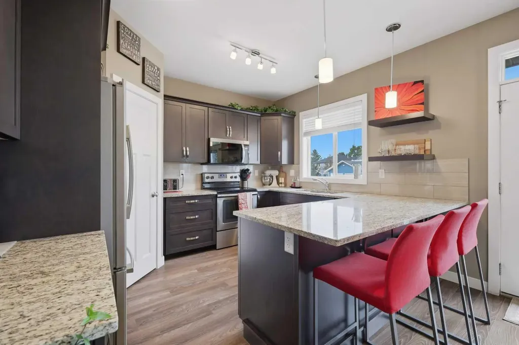 3908 49 Avenue Ponoka AB T4J 0B6