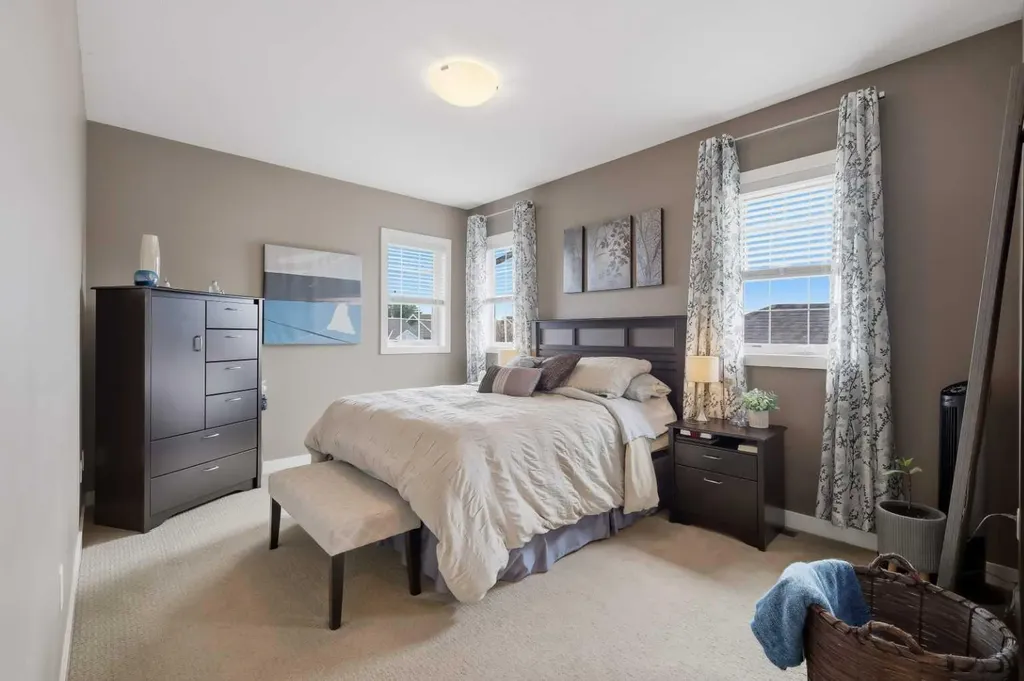 3908 49 Avenue Ponoka AB T4J 0B6
