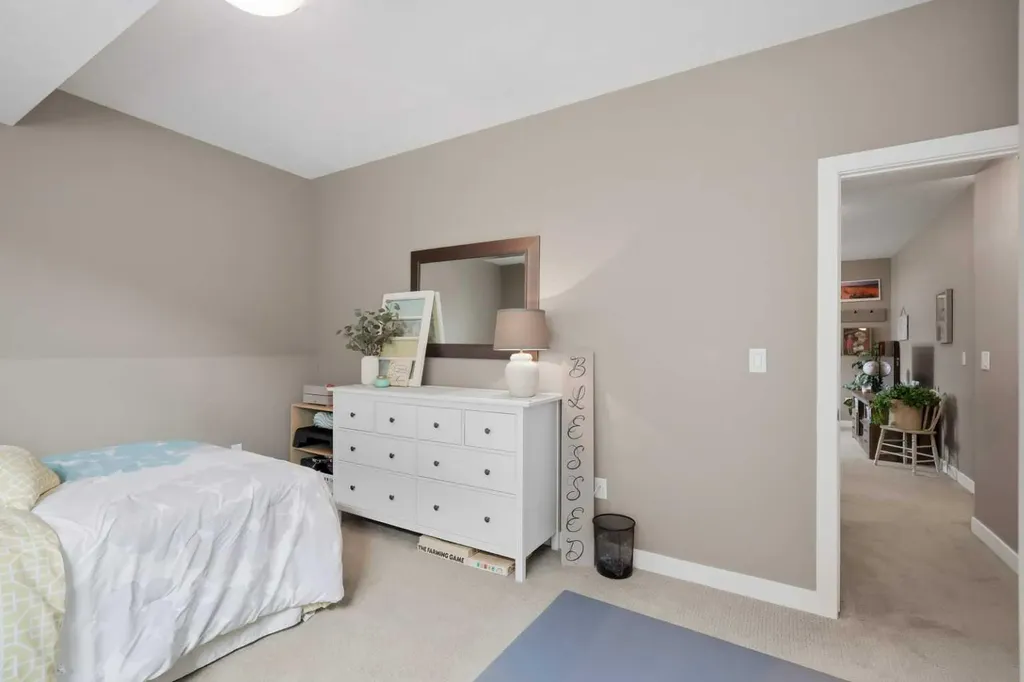 3908 49 Avenue Ponoka AB T4J 0B6