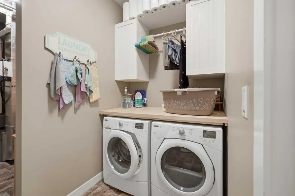 3908 49 Avenue Ponoka AB T4J 0B6